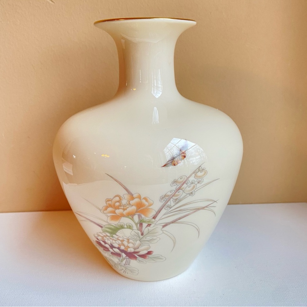 Lenox Special USA chrysanthemum butterfly vase amphora shaped body and gold trim